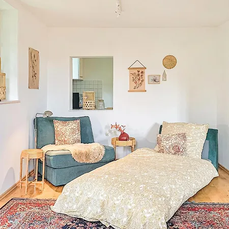 1 Bedroom Beautiful In Apartment *