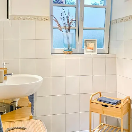 Apartment 1 Bedroom Beautiful In *